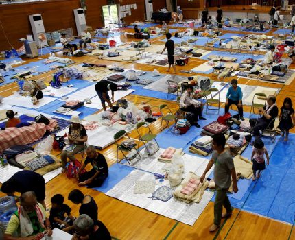 地震が起きたら避難所へ