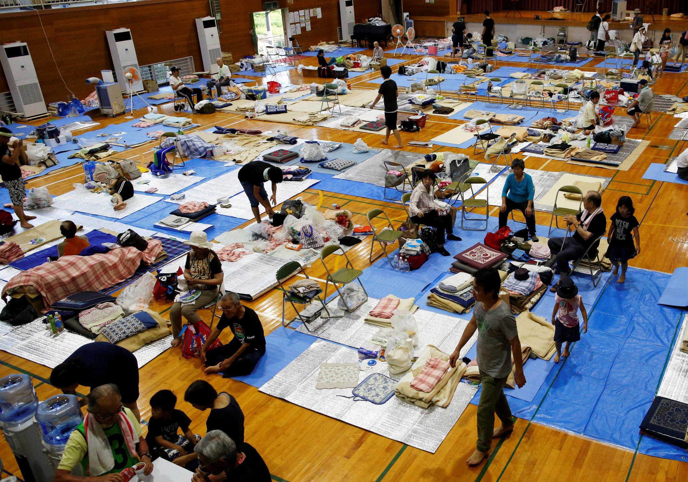 地震が起きたら避難所へ