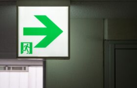 避難する？留まる？災害時の選択を左右する準備とは